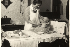 05-1920-motherbathing_1920